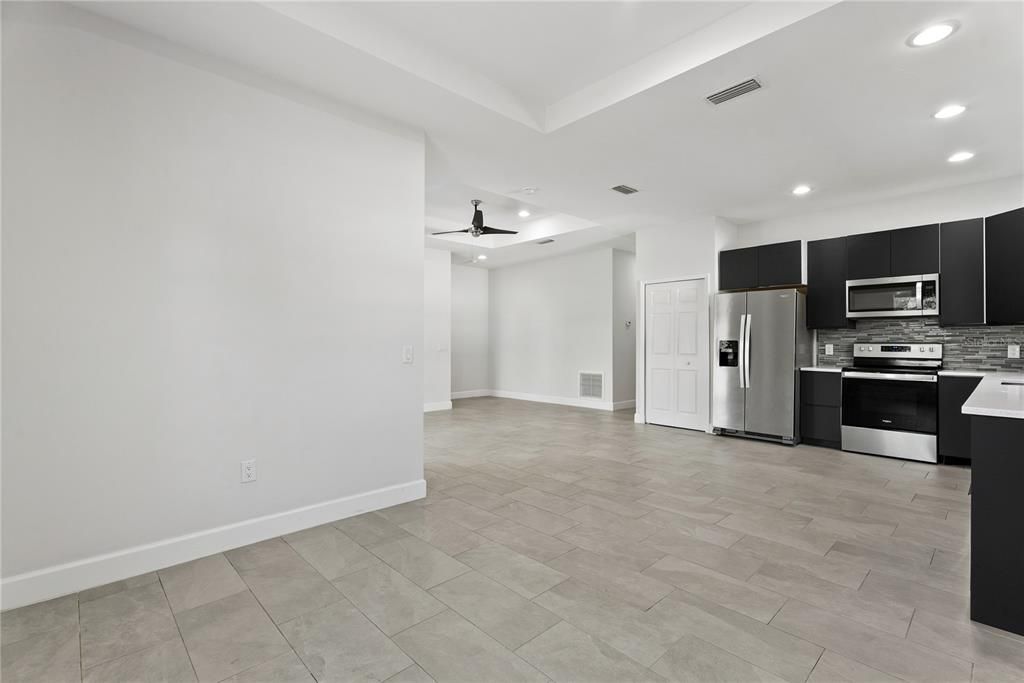 For Sale: $319,000 (3 beds, 2 baths, 1561 Square Feet)