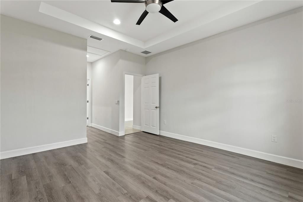 For Sale: $319,000 (3 beds, 2 baths, 1561 Square Feet)