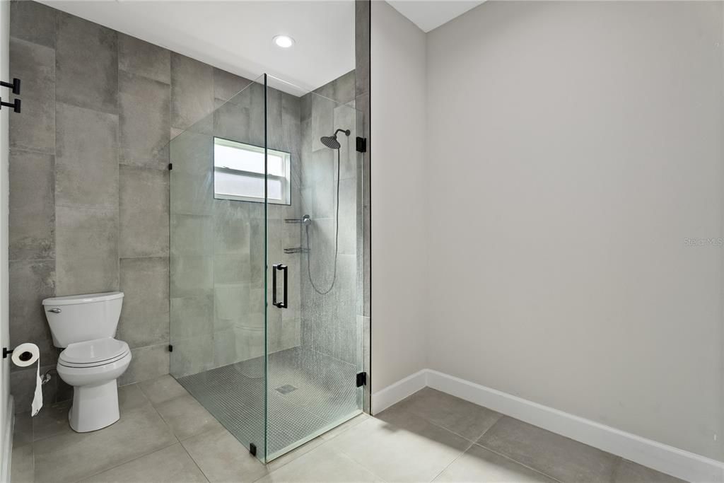 For Sale: $319,000 (3 beds, 2 baths, 1561 Square Feet)