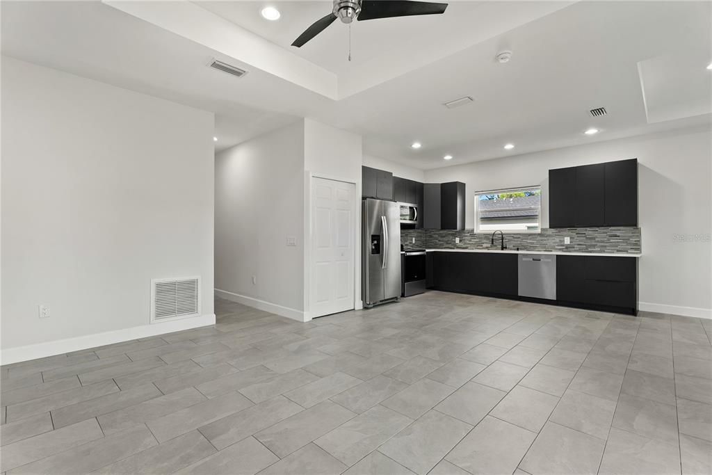 For Sale: $319,000 (3 beds, 2 baths, 1561 Square Feet)
