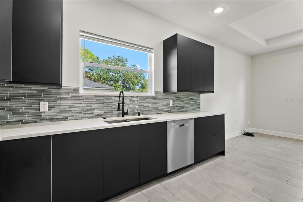 For Sale: $319,000 (3 beds, 2 baths, 1561 Square Feet)