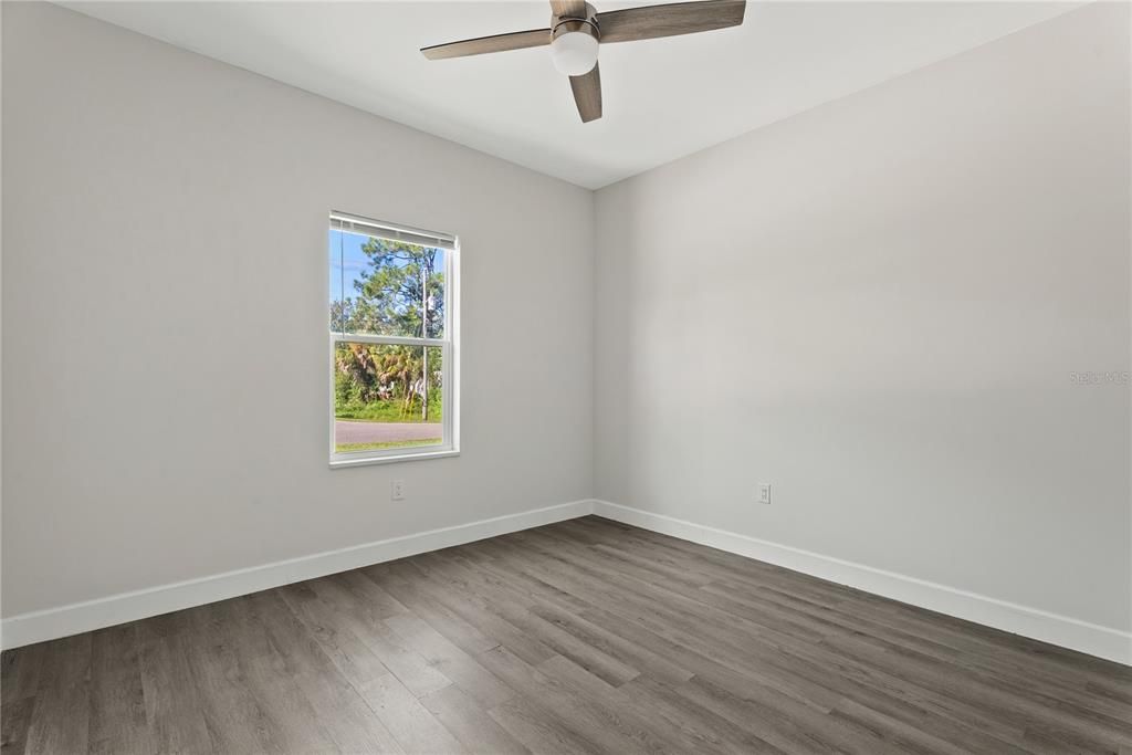 For Sale: $319,000 (3 beds, 2 baths, 1561 Square Feet)