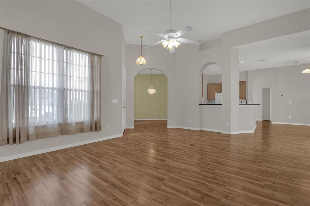 En Venta: $320,000 (3 camas, 2 baños, 1680 Pies cuadrados)