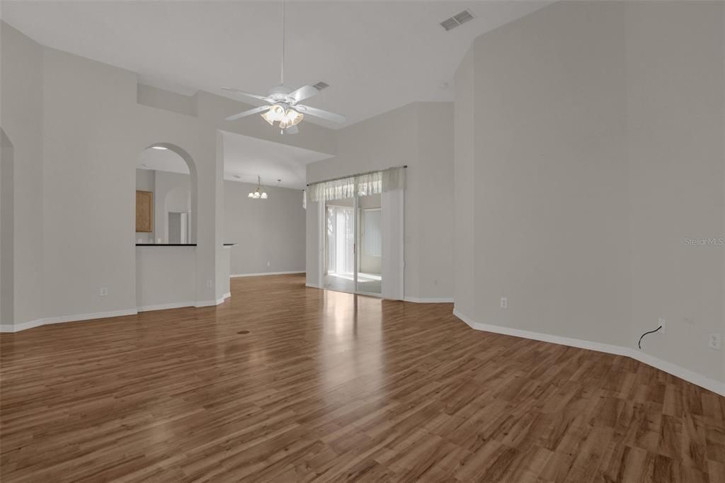 En Venta: $320,000 (3 camas, 2 baños, 1680 Pies cuadrados)