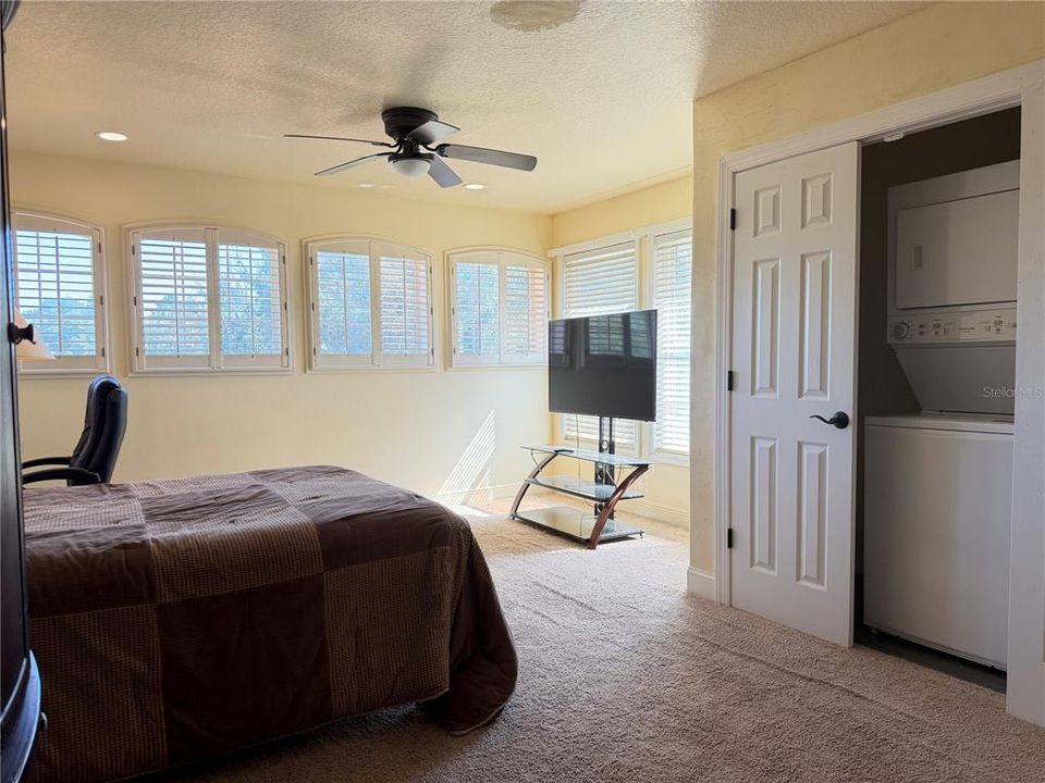 For Rent: $1,600 (1 beds, 1 baths, 700 Square Feet)