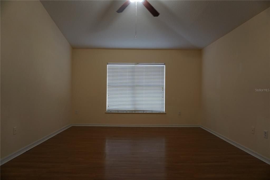 For Rent: $1,950 (4 beds, 2 baths, 2200 Square Feet)
