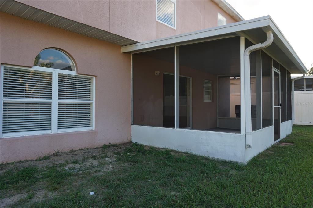 For Rent: $1,950 (4 beds, 2 baths, 2200 Square Feet)