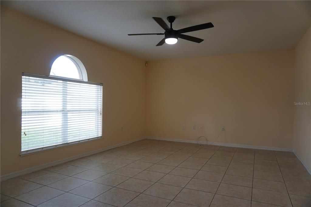 For Rent: $1,950 (4 beds, 2 baths, 2200 Square Feet)