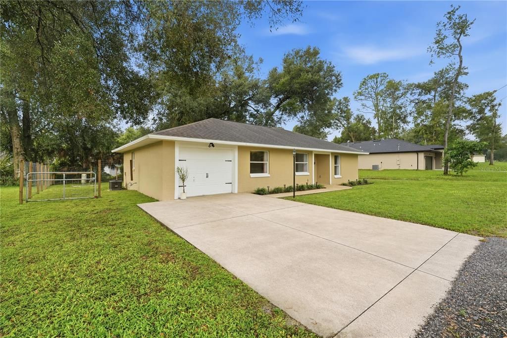 For Sale: $319,900 (3 beds, 2 baths, 1176 Square Feet)