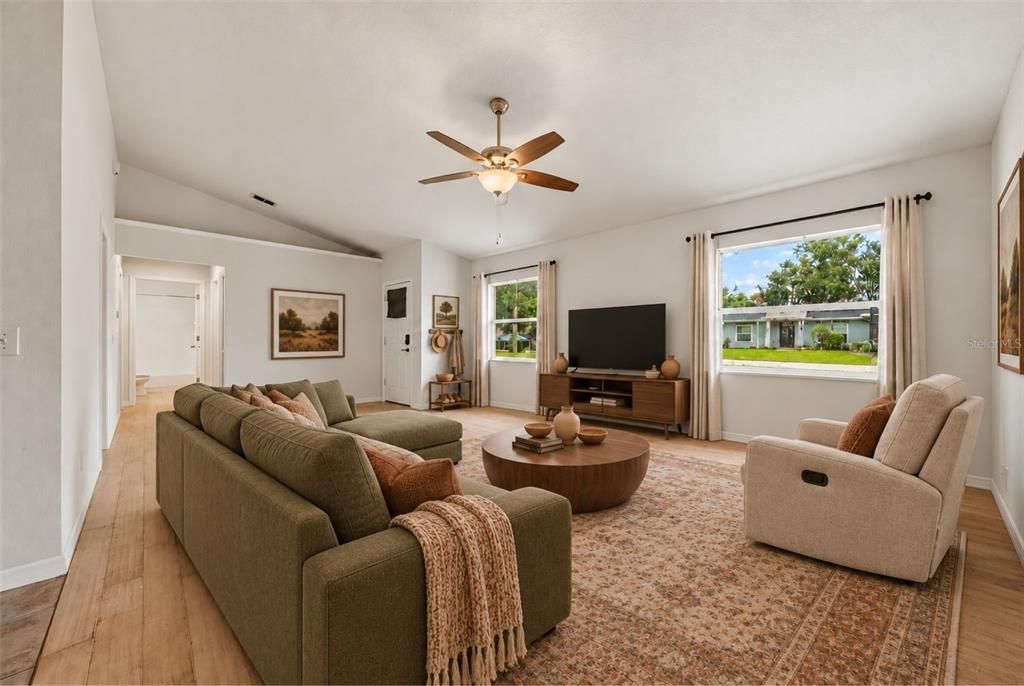 For Sale: $319,900 (3 beds, 2 baths, 1176 Square Feet)