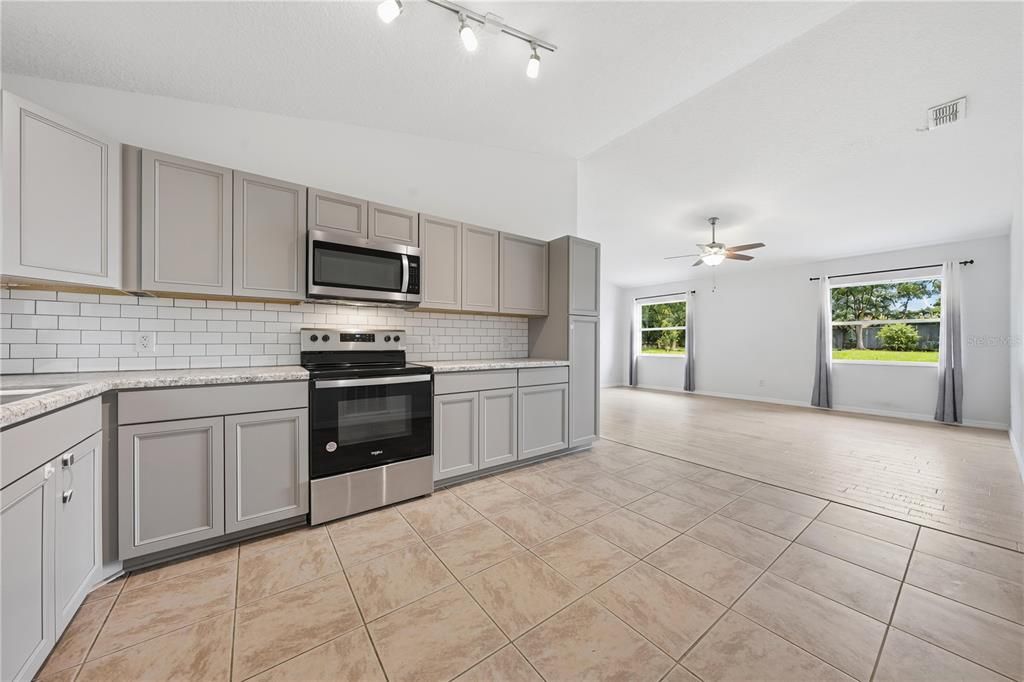 For Sale: $319,900 (3 beds, 2 baths, 1176 Square Feet)