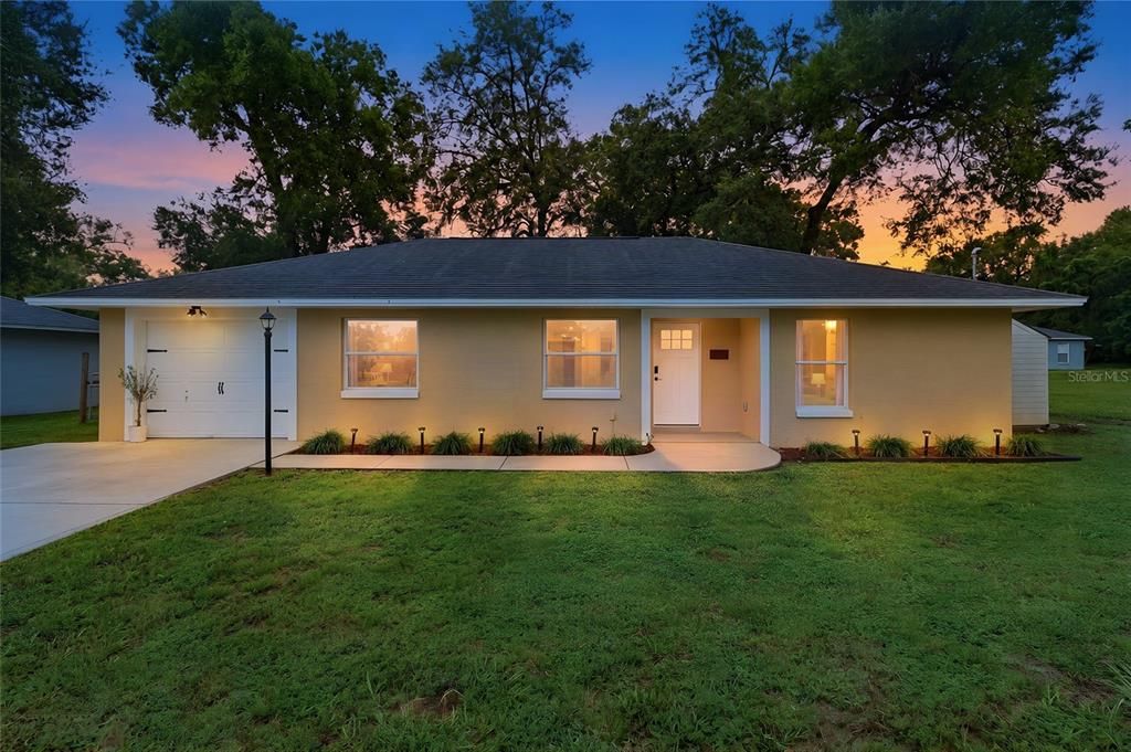 For Sale: $319,900 (3 beds, 2 baths, 1176 Square Feet)