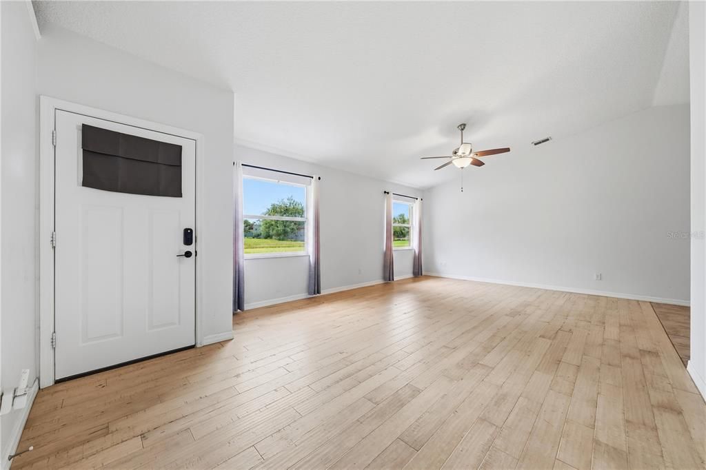 For Sale: $319,900 (3 beds, 2 baths, 1176 Square Feet)