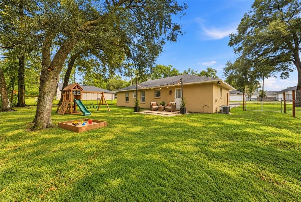For Sale: $319,900 (3 beds, 2 baths, 1176 Square Feet)