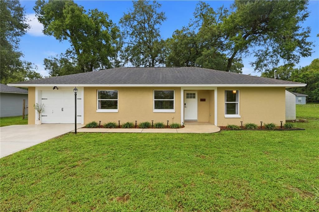 For Sale: $319,900 (3 beds, 2 baths, 1176 Square Feet)