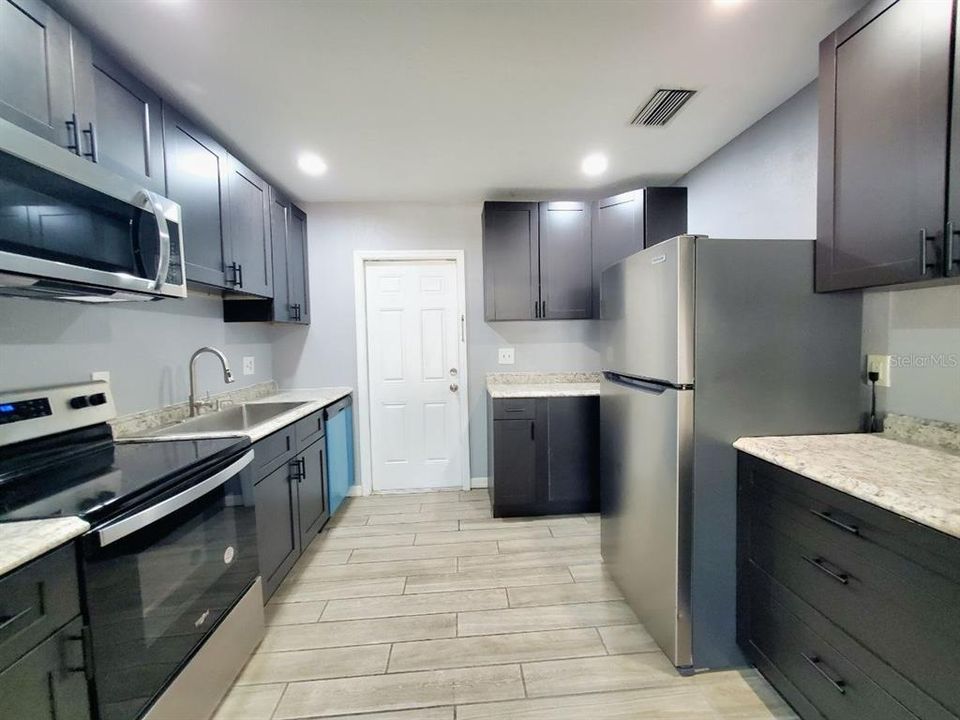 В аренду: $2,300 (4 спален, 2 ванн, 1478 Квадратных фут)