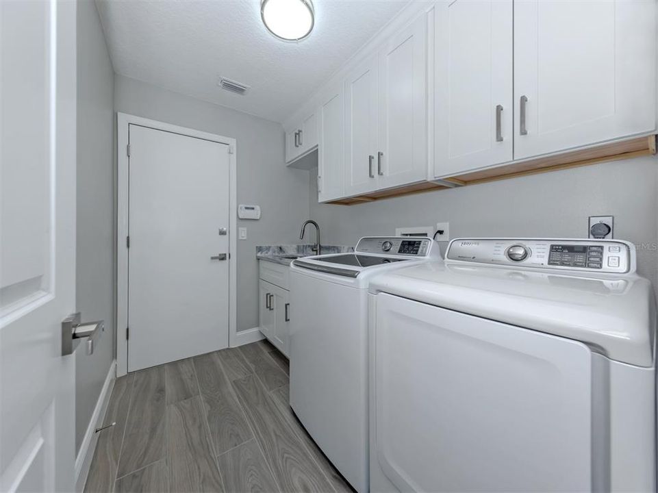 En Venta: $474,900 (3 camas, 2 baños, 2255 Pies cuadrados)