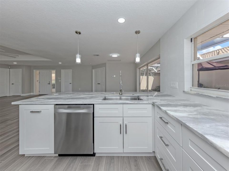 En Venta: $474,900 (3 camas, 2 baños, 2255 Pies cuadrados)