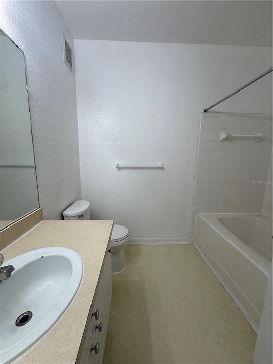For Rent: $1,200 (1 beds, 1 baths, 732 Square Feet)