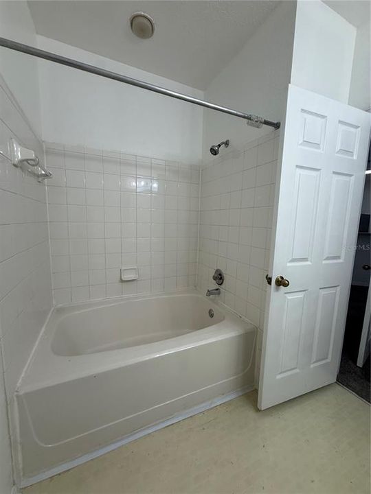 For Rent: $1,200 (1 beds, 1 baths, 732 Square Feet)