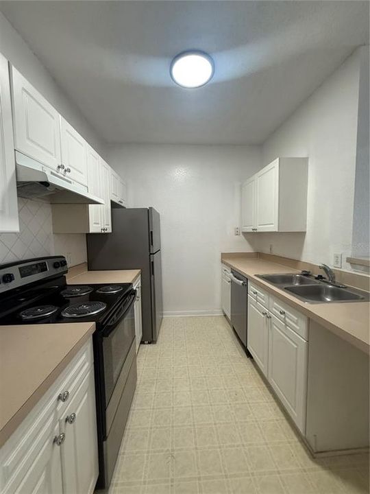 For Rent: $1,200 (1 beds, 1 baths, 732 Square Feet)