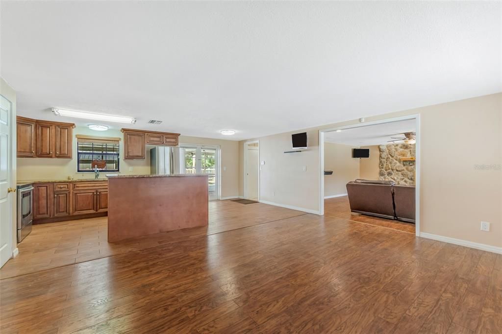 На продажу: $499,900 (3 спален, 2 ванн, 1734 Квадратных фут)