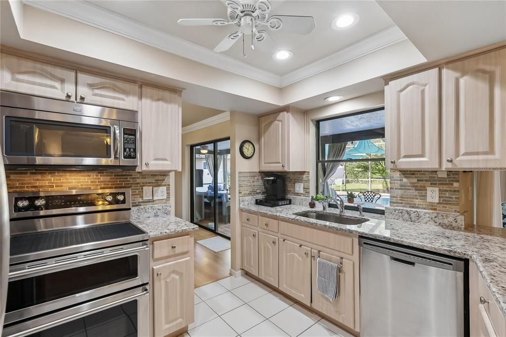 На продажу: $599,000 (3 спален, 2 ванн, 1679 Квадратных фут)