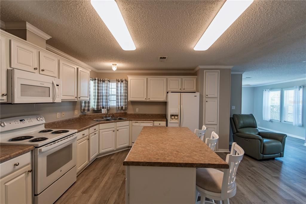 На продажу: $149,000 (2 спален, 2 ванн, 1248 Квадратных фут)