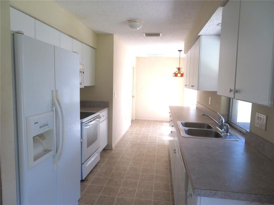 For Sale: $200,000 (3 beds, 2 baths, 1202 Square Feet)
