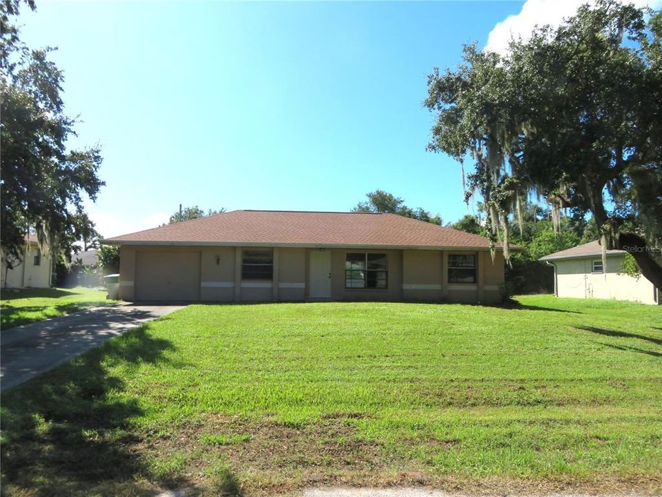 For Sale: $200,000 (3 beds, 2 baths, 1202 Square Feet)