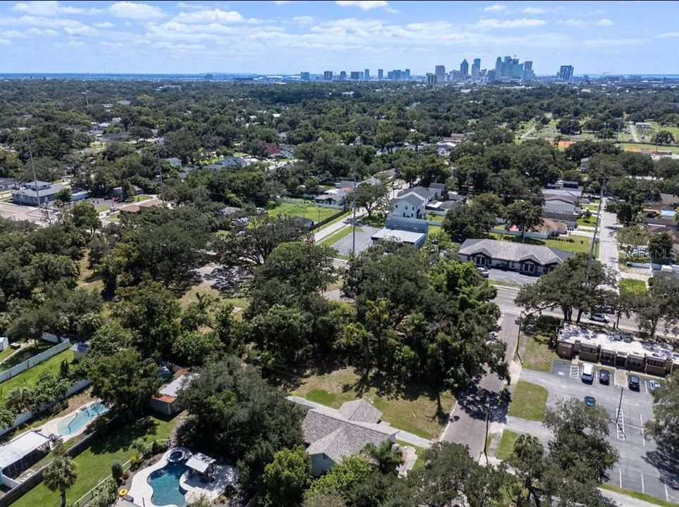 待售: $3,000,000 (2.35 acres)