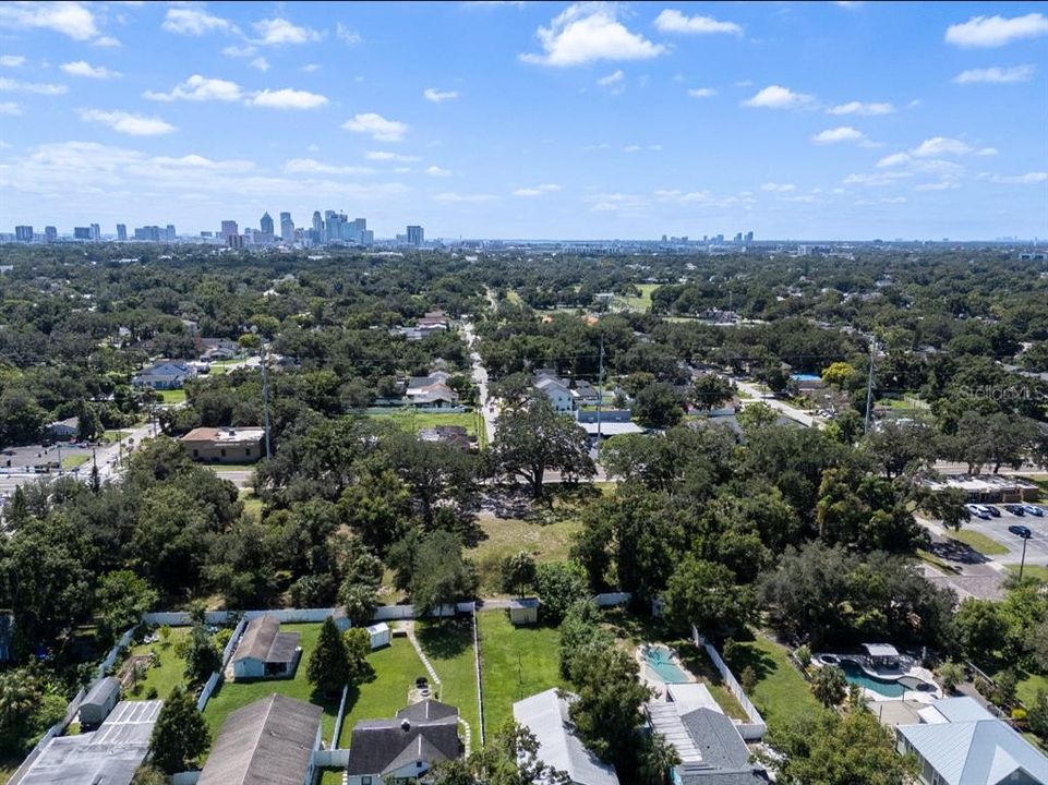 待售: $3,000,000 (2.35 acres)