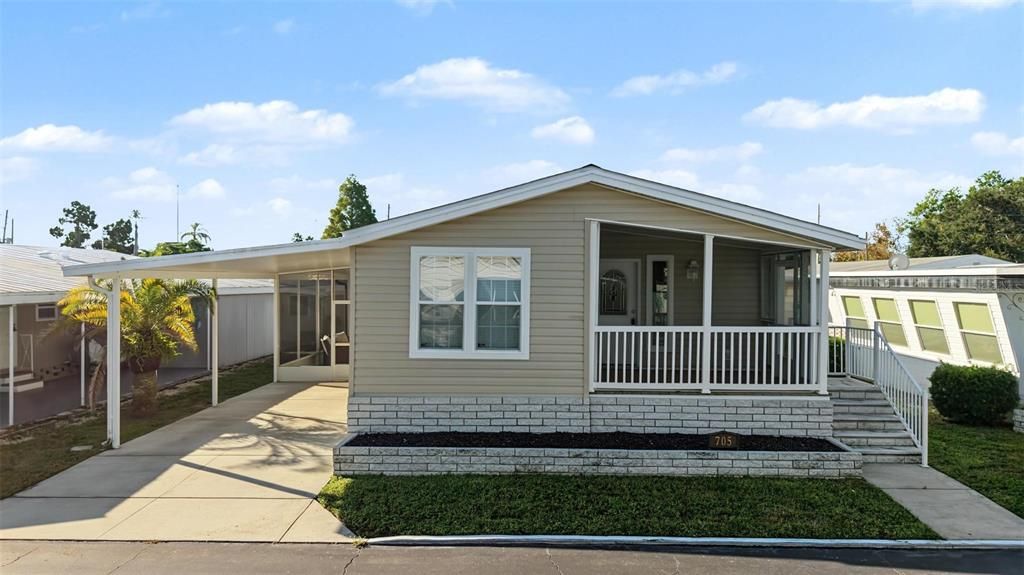For Sale: $195,000 (2 beds, 2 baths, 996 Square Feet)
