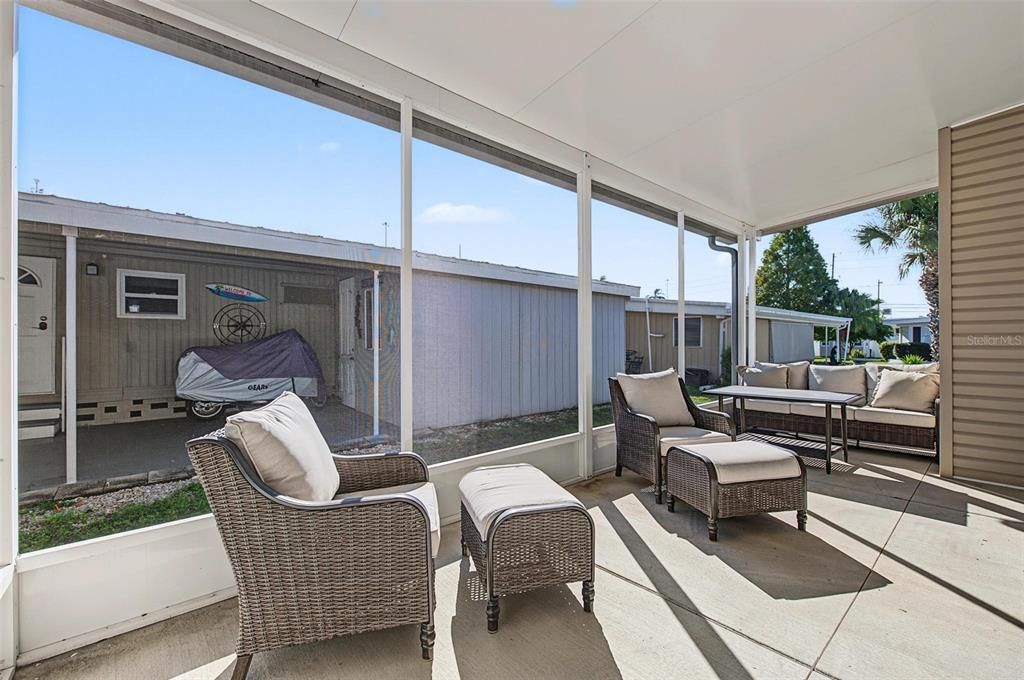 For Sale: $195,000 (2 beds, 2 baths, 996 Square Feet)