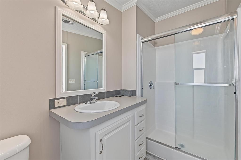 For Sale: $195,000 (2 beds, 2 baths, 996 Square Feet)