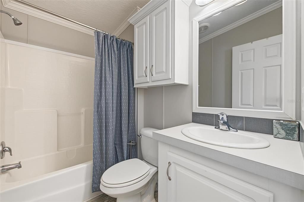For Sale: $195,000 (2 beds, 2 baths, 996 Square Feet)