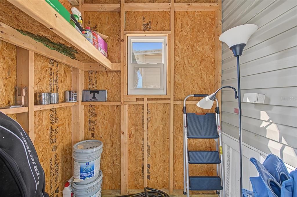 For Sale: $195,000 (2 beds, 2 baths, 996 Square Feet)