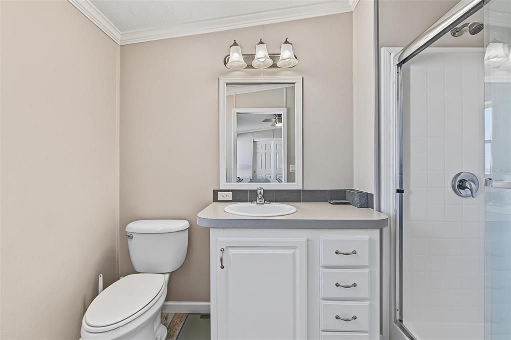 For Sale: $195,000 (2 beds, 2 baths, 996 Square Feet)