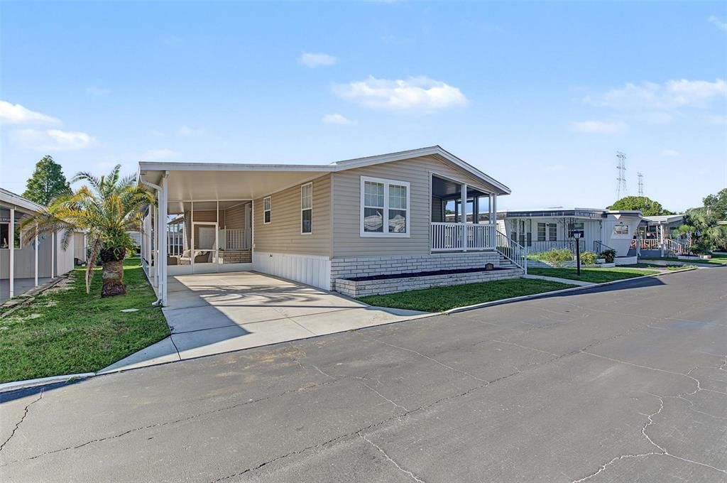 For Sale: $195,000 (2 beds, 2 baths, 996 Square Feet)