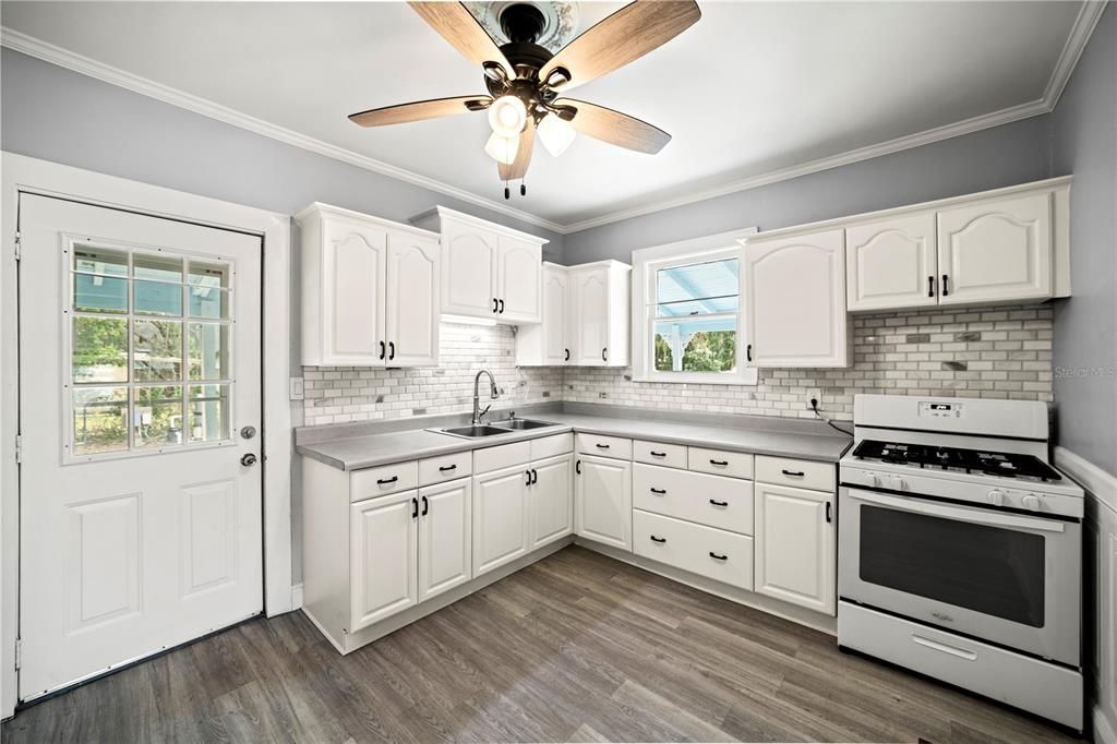 For Sale: $350,000 (4 beds, 2 baths, 2032 Square Feet)