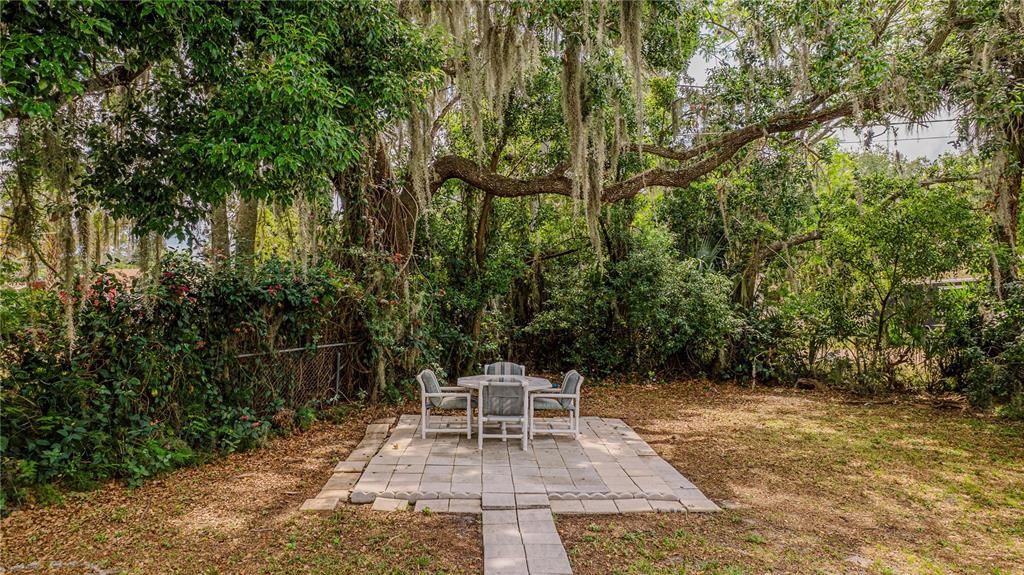 For Sale: $350,000 (4 beds, 2 baths, 2032 Square Feet)