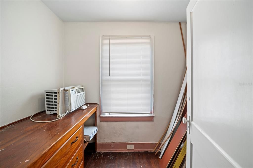 For Sale: $350,000 (4 beds, 2 baths, 2032 Square Feet)