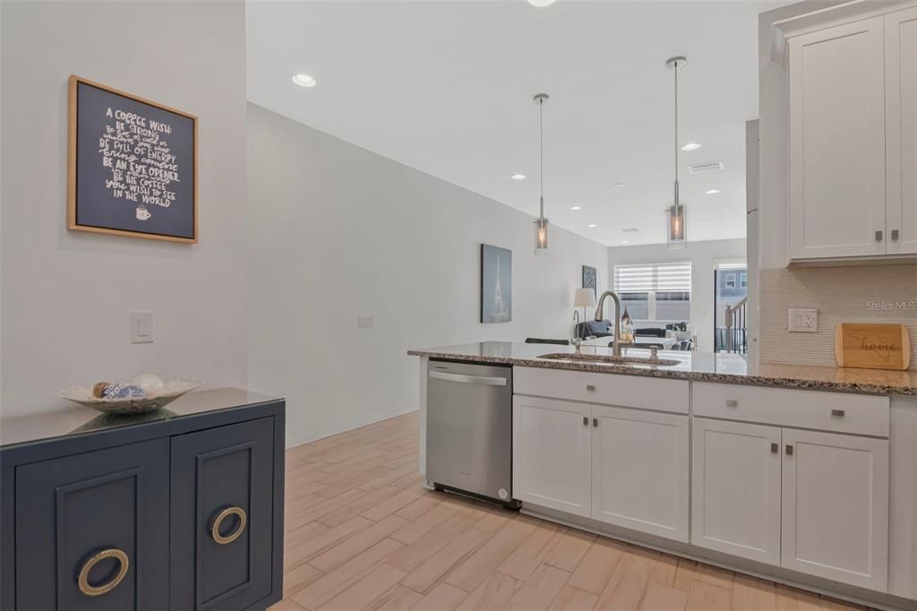 待售: $379,000 (2 贝兹, 2 浴室, 1571 平方英尺)