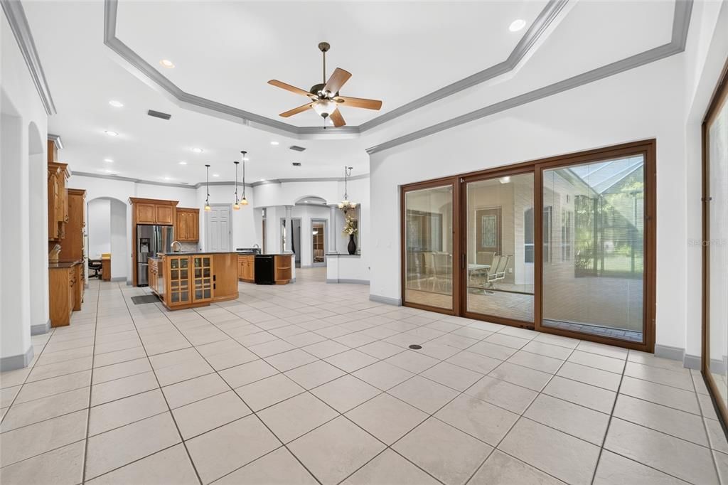 En Venta: $925,000 (4 camas, 4 baños, 3437 Pies cuadrados)