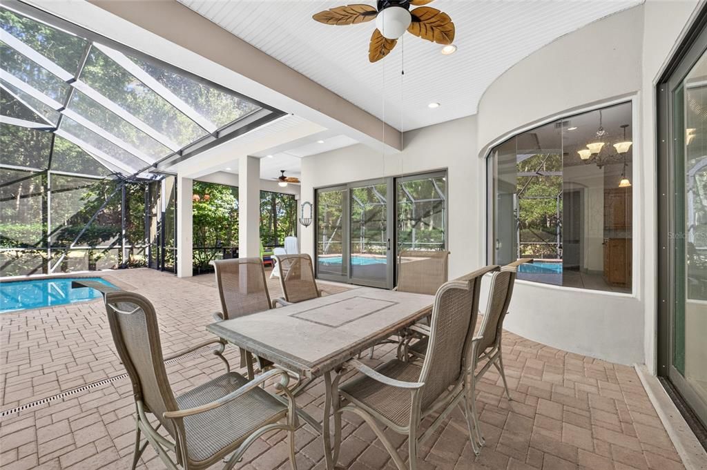 En Venta: $925,000 (4 camas, 4 baños, 3437 Pies cuadrados)