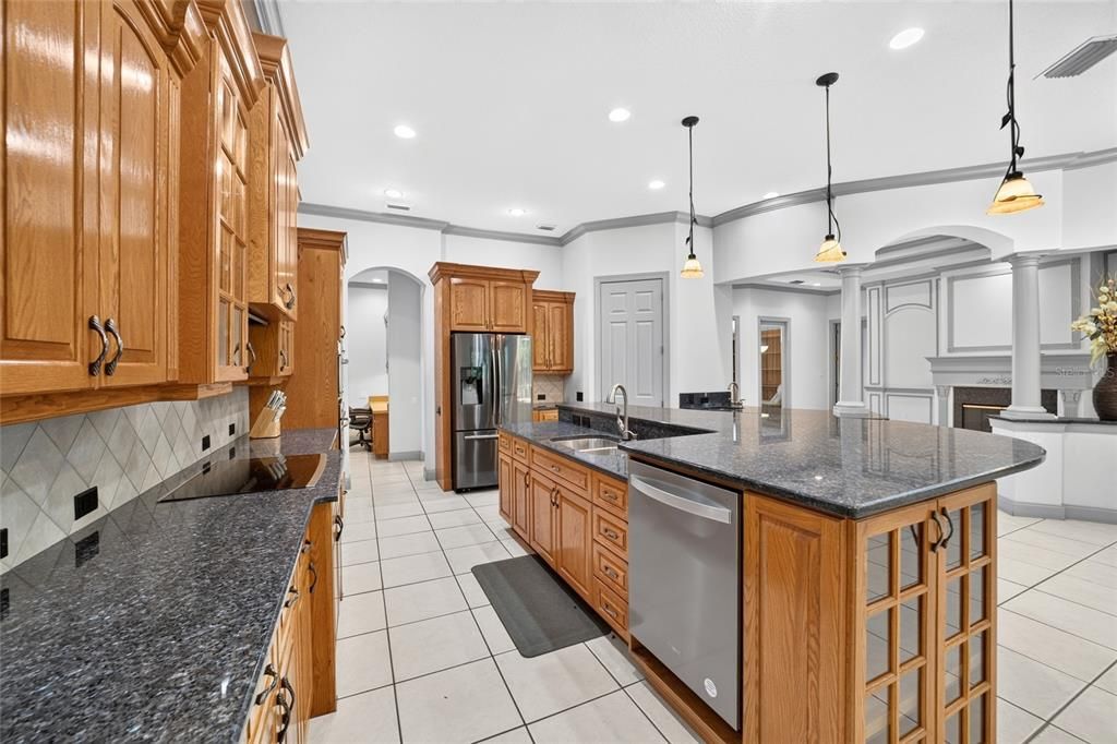 En Venta: $925,000 (4 camas, 4 baños, 3437 Pies cuadrados)