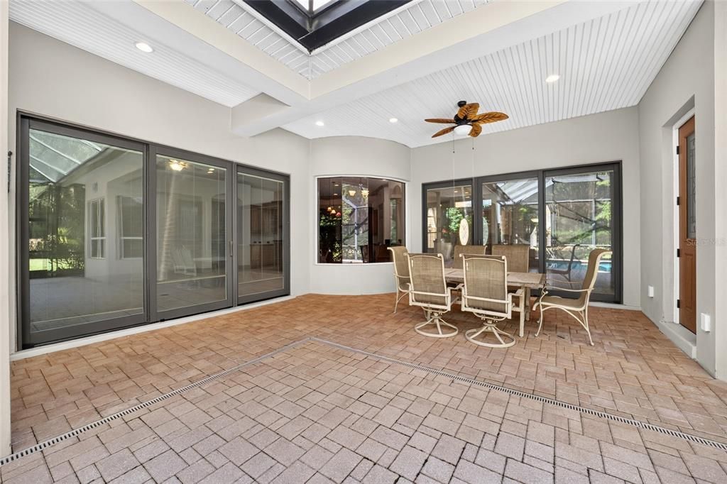 En Venta: $925,000 (4 camas, 4 baños, 3437 Pies cuadrados)