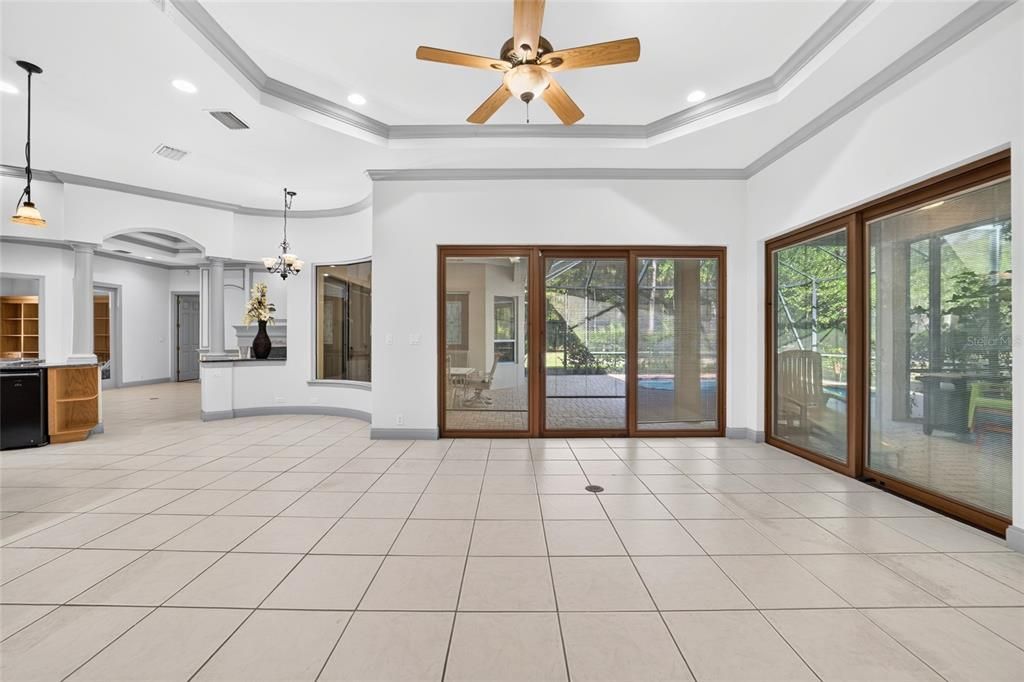 En Venta: $925,000 (4 camas, 4 baños, 3437 Pies cuadrados)