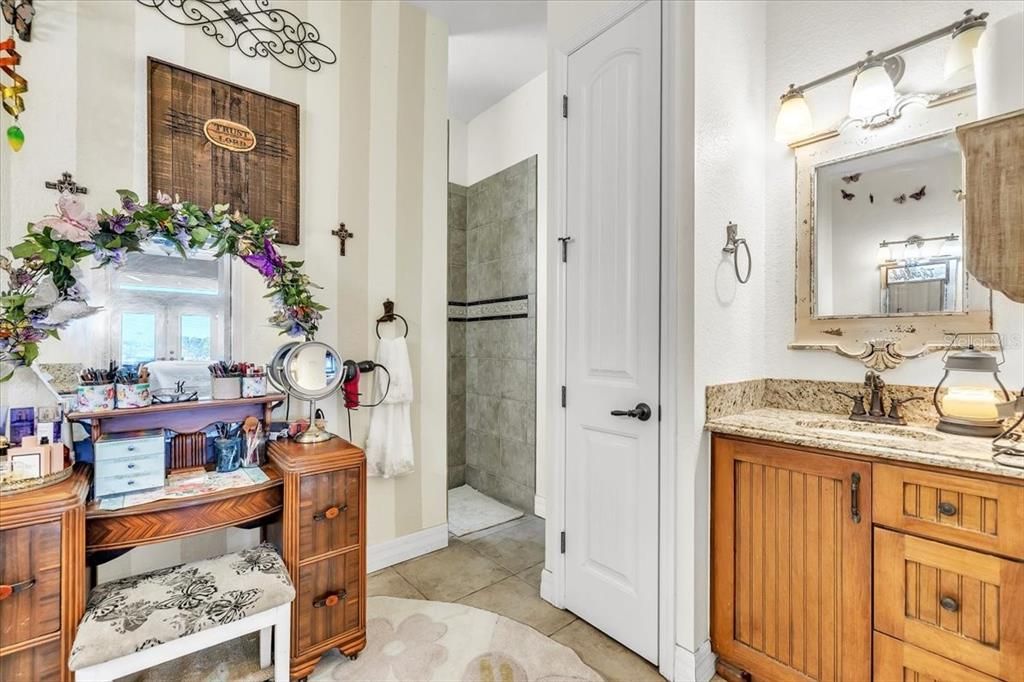 En Venta: $749,000 (4 camas, 2 baños, 2356 Pies cuadrados)
