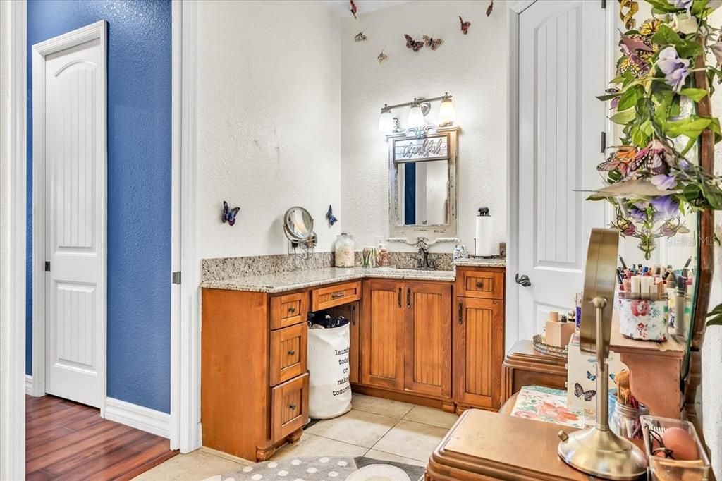 En Venta: $749,000 (4 camas, 2 baños, 2356 Pies cuadrados)